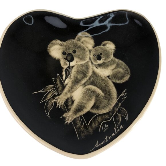 Heart-Shaped Ceramic Plate With Koala Design Handpainted "Australia" - Picture 2 of 11